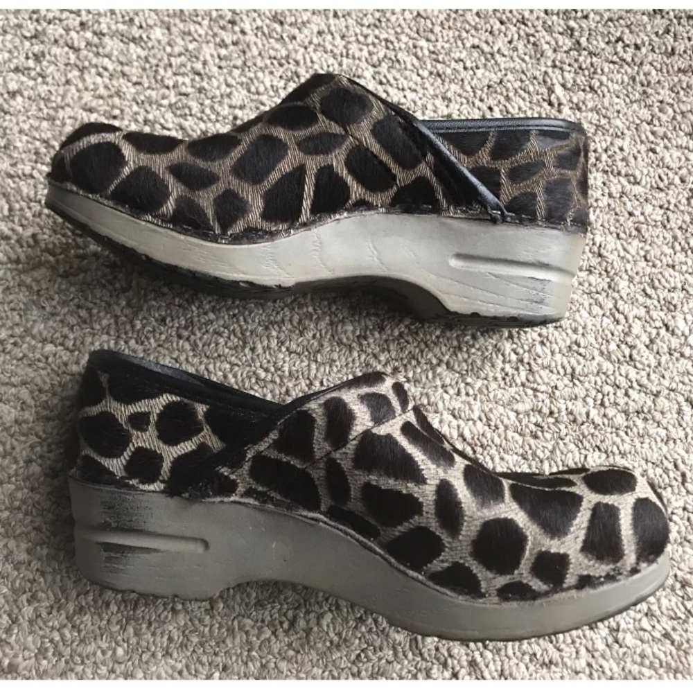 Dansko 37 Giraffe Print Professional Clog Nursing - Picture 1 of 8